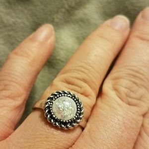 Sz 8 Silver opalescent shimmery ring